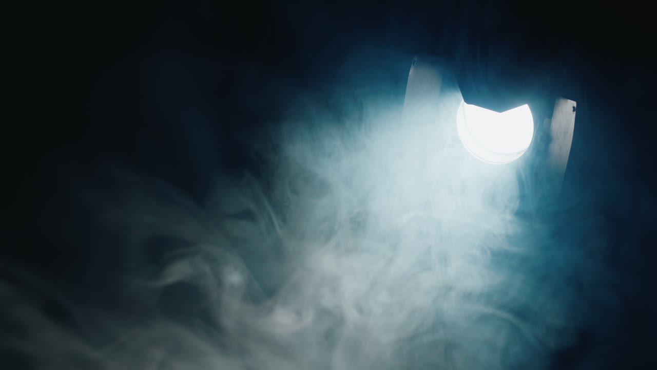 reflector en el escenario con humo