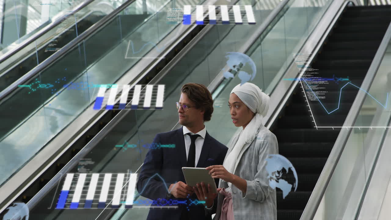에스컬레이터에서 다양한 사업가들에 대한 금융 데이터 처리의 애니메이션