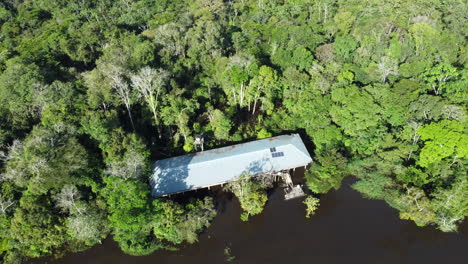 Trotar-Sobre-El-Lago-Yavary-Tucano