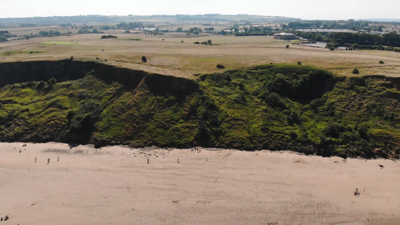 vuelo sobre el mar del norte en la costa de yorkshire
