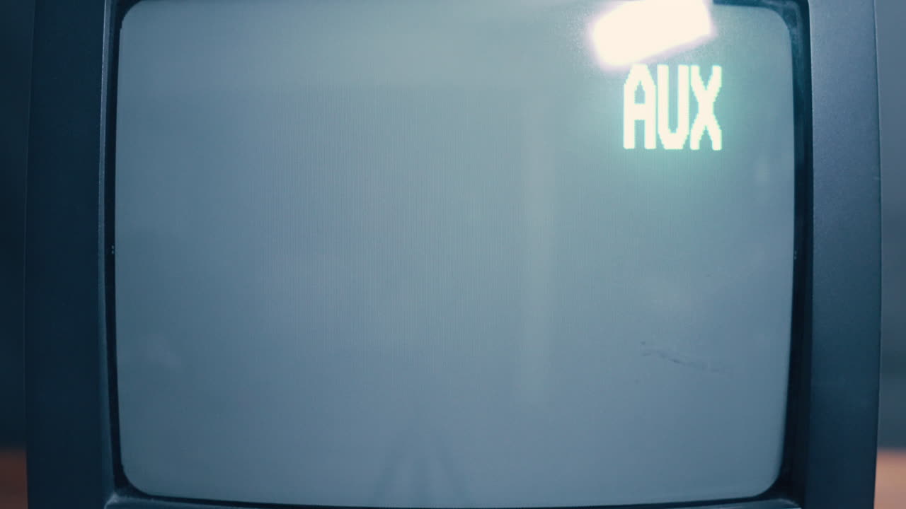레트로 tv 화면에 표시된 aux 채널