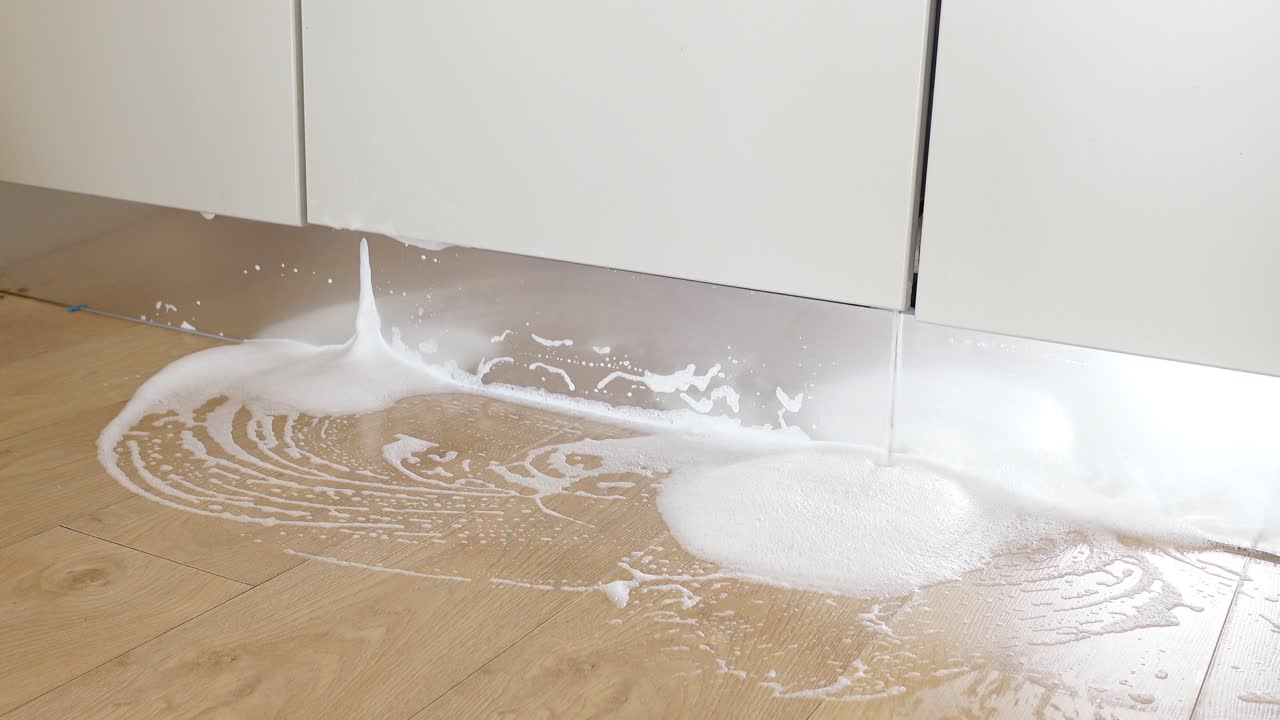 부 바닥에 흘린 비누 청소