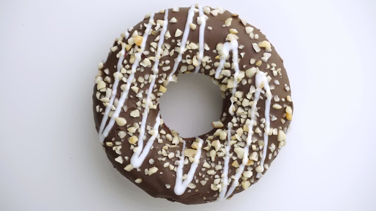 el donut glazado de primer plano.