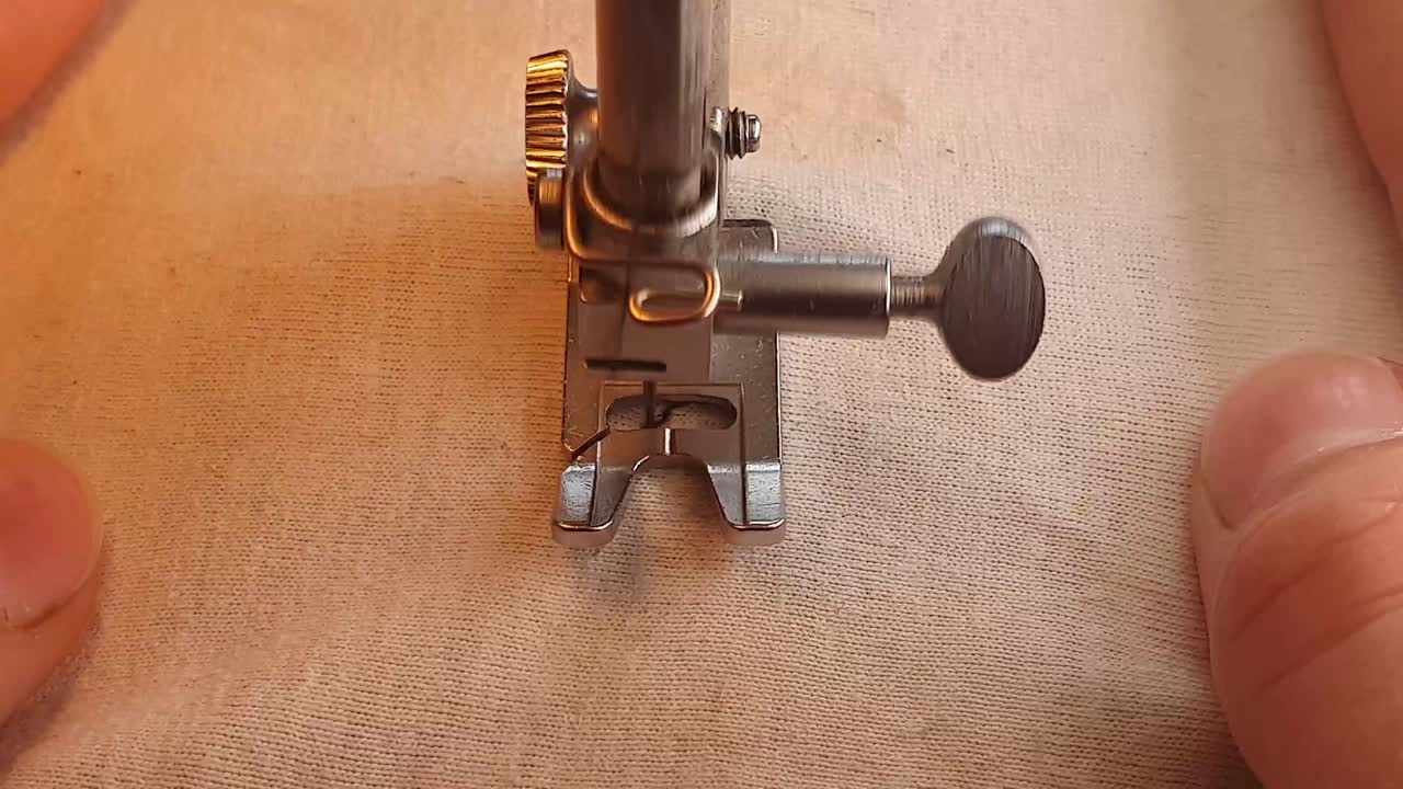 흰 천의 봉제 과정