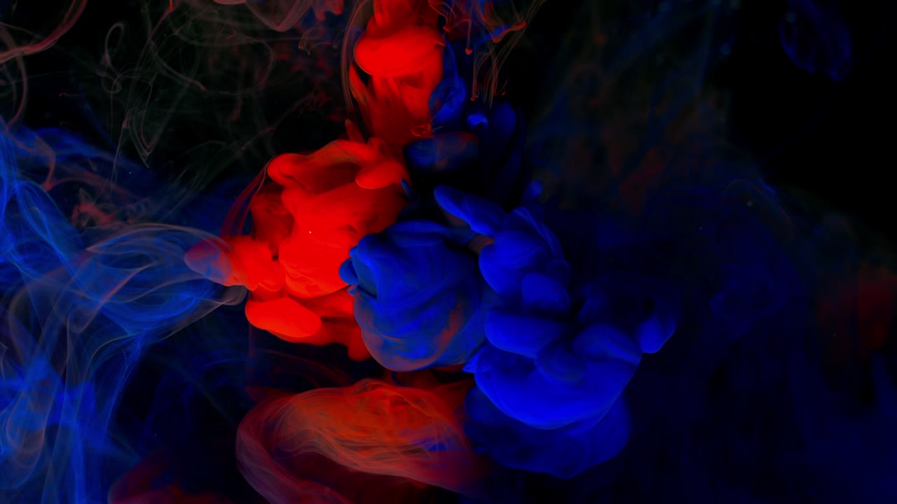 красочные капли краски смешиваются в воде. абстрактный цвет смешивается фон. красочная чернила в воде