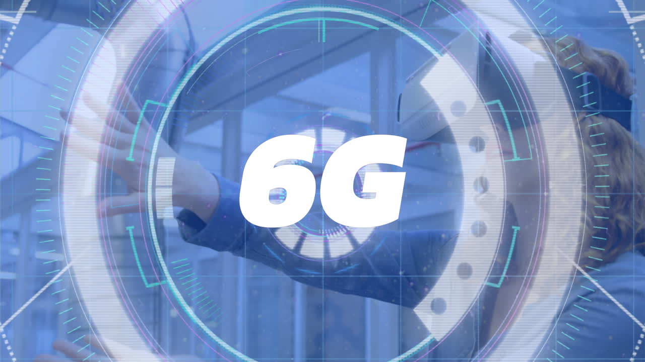 animación de texto de 6g, escaneo de alcance sobre mujer usando auriculares vr y mano en movimiento