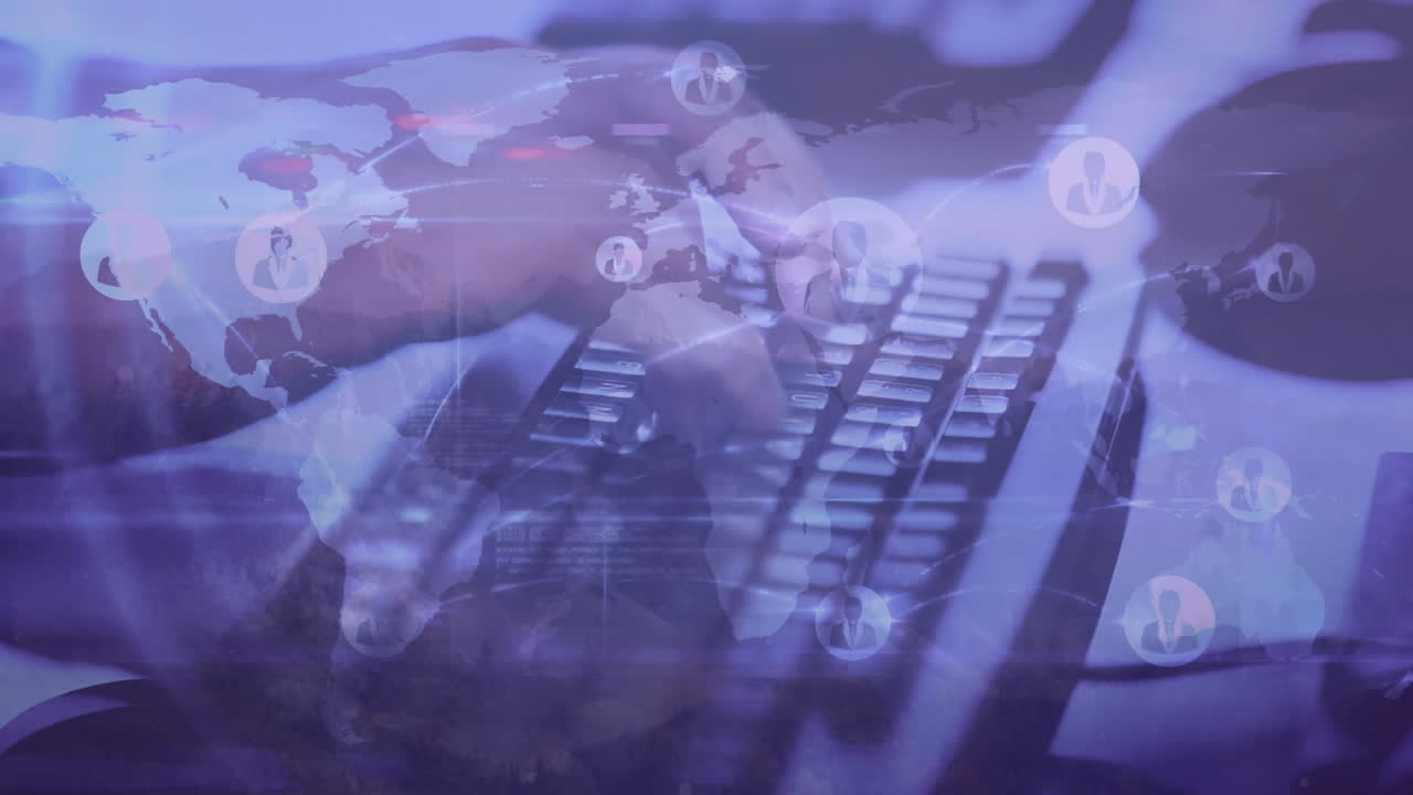 연결 네트워크의 애니메이션과 컴퓨터에서 타이핑하는 사람에 대한 데이터 처리