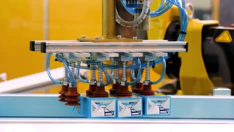 robots industriales para el envasado de cartones de leche