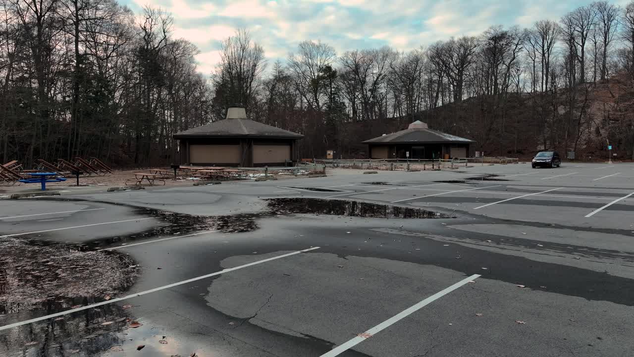 낮은 높이 건물에서 멀리 끌어