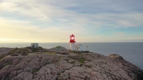 Leuchtturm-An-Der-Küste.-Der-Leuchtturm-Lindesnes-Ist-Ein-Küstenleuchtturm-An-Der-Südlichsten-Spitze-Norwegens.