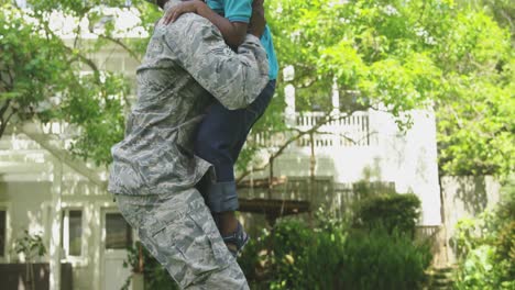 Soldier-with-his-son