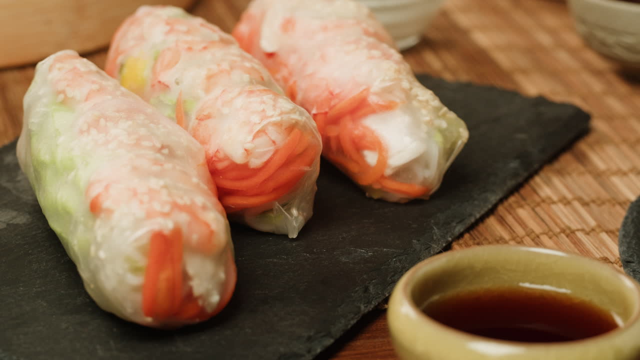 Lumpia Goreng Vietnam Segar dengan Udang dan Sayuran