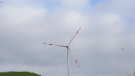 Rotating-Wind-Turbine-generating-Power