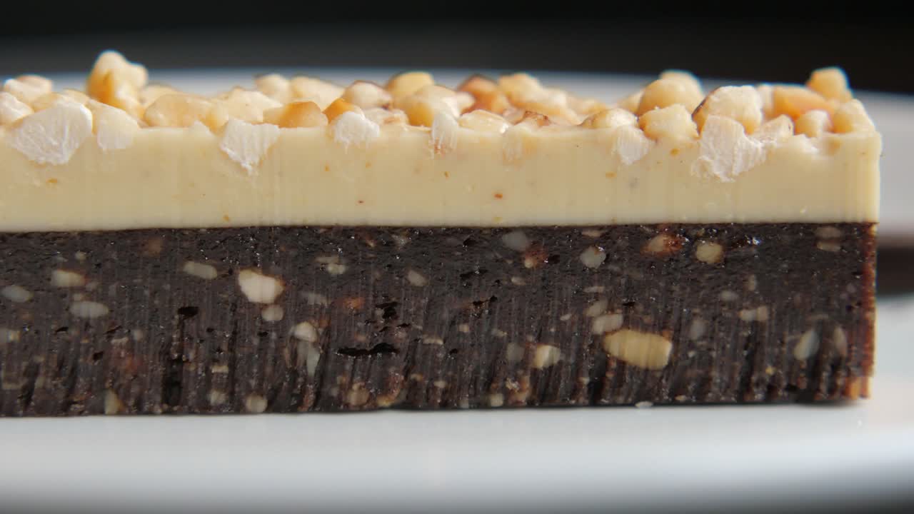 견과류와 함께 초콜릿 브라우니