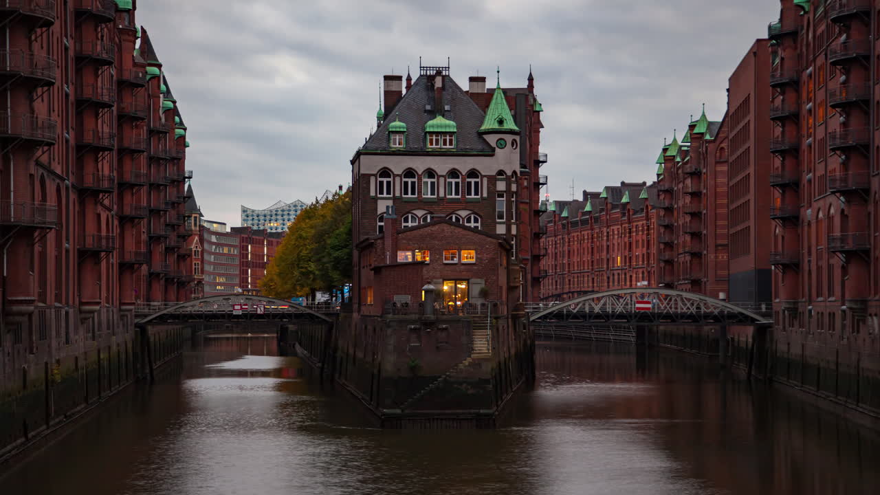 Hamburg Skyline &amp;amp;amp; Historical Buildings