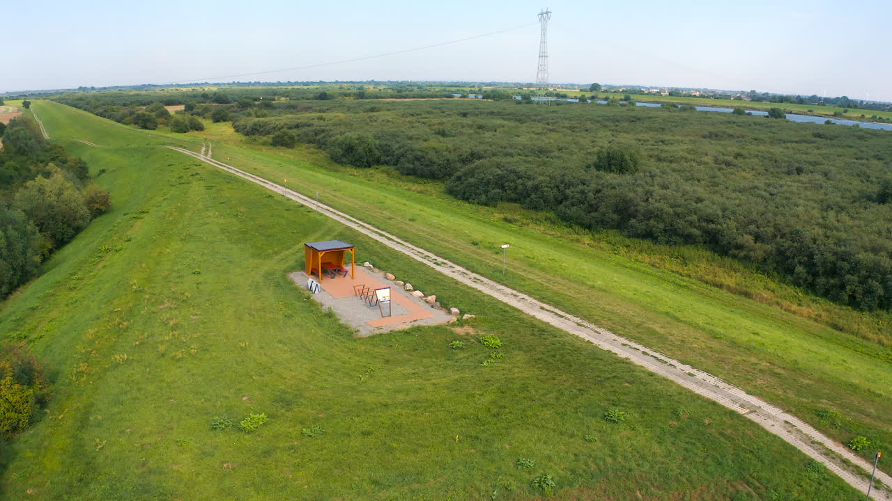 ruta panorámica para bicicletas viaje aéreo, estación de descanso para bicicleta