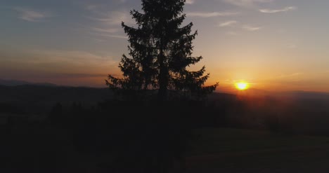 Atardecer-En-Las-Montañas-Vista-Aérea-3