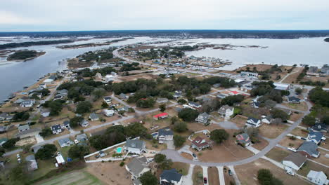 tomada de avión no tripulado de cedar point, carolina del norte, pequeña ciudad costera