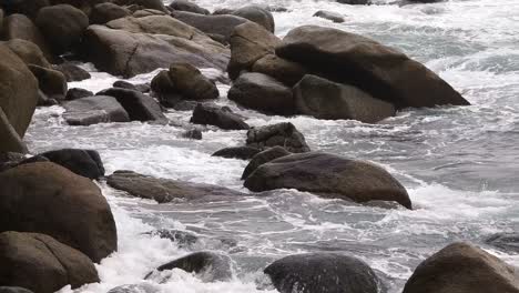 waves crashing on rocks on a cloudy day