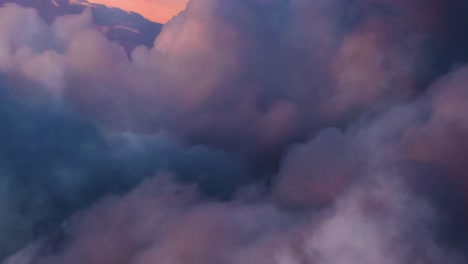 4k-Gewitter,-In-Dunklen-Wolken-Bei-Sonnenuntergang-Sonnenaufgang