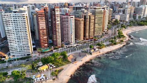 edificios costeros en la fortaleza en ceara brasil