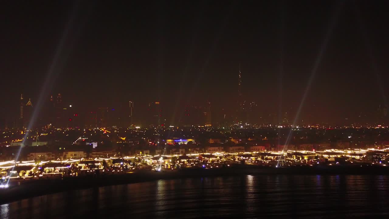 두바이의 야간 조명 풍경