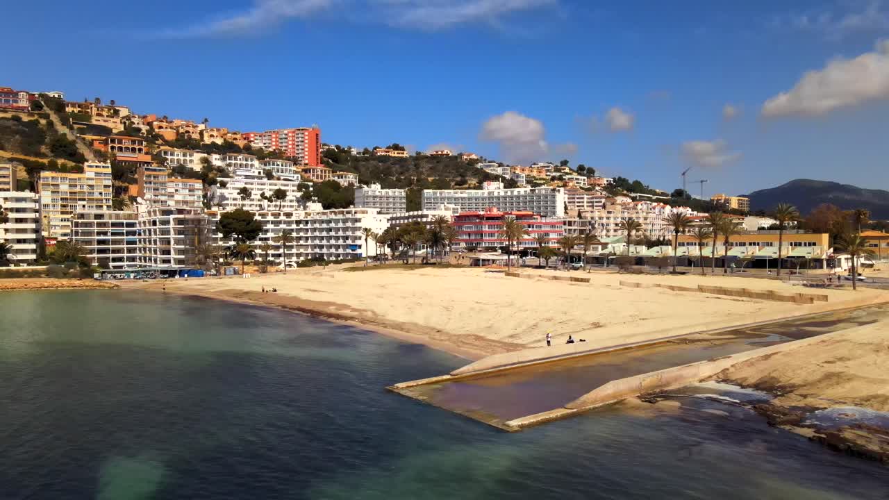 Experience the stunning landscape of Santa Ponsa beach in Mallorca. The clear waters, sandy shores, and surrounding hills provide a perfect backdrop for relaxation and outdoor activities.