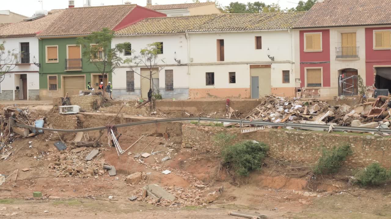 Aftermath of Devastating Flood: Houses Destroyed, Rescue Efforts Underway