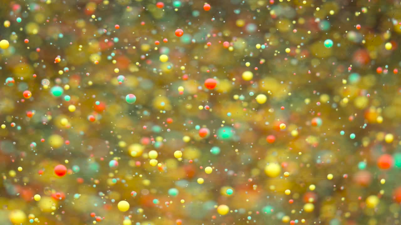 느린 움직임 밝은 색상 거품 오일 아름다운 페인트 우주 색상 움직이는 다채로운 클로즈업 아크릴 페인트 환상적인 표면 추상적인 다채로운 페인트 변형 구조 다채로운 거품