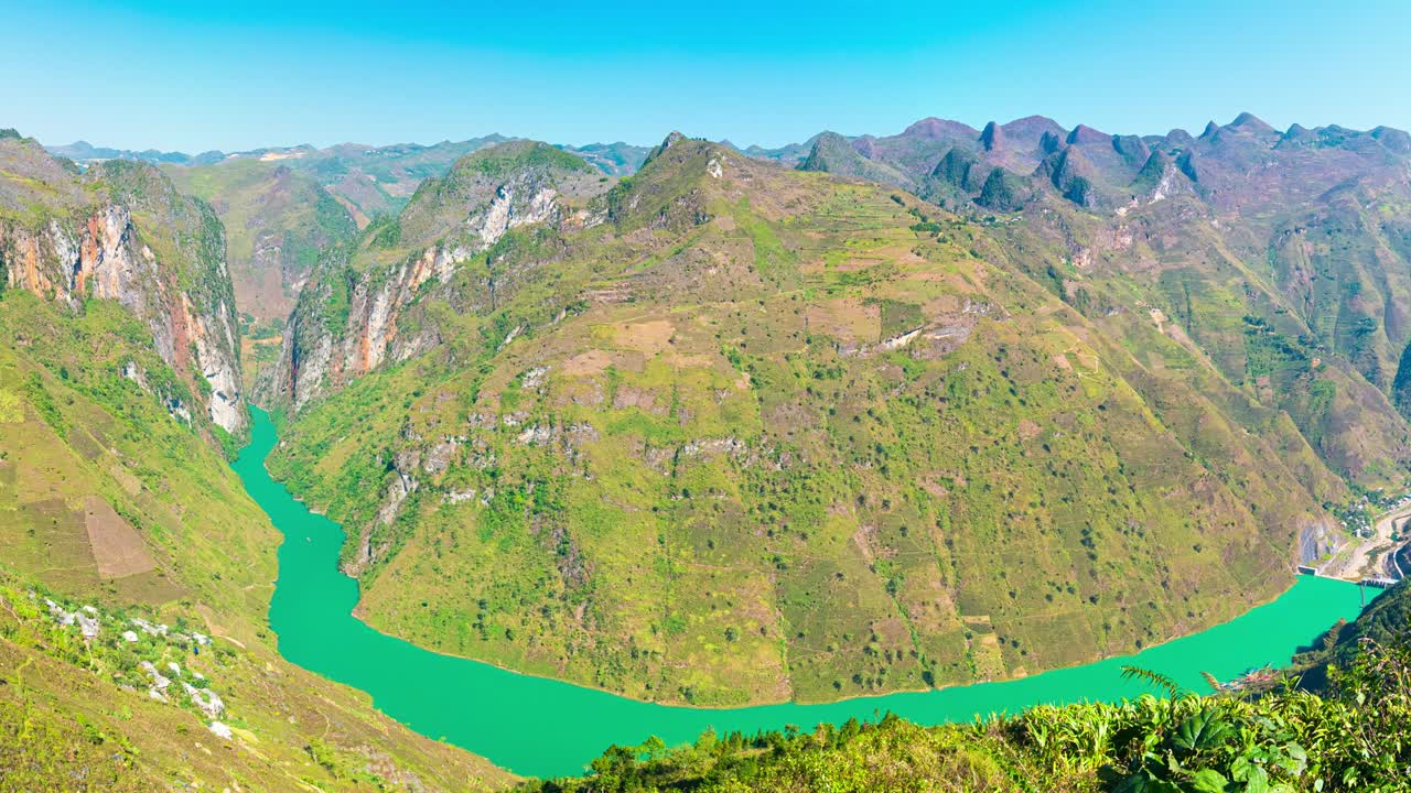 하기앙 카르스트 지오파크 (ha giang karst geopark) - 베트남 북부의 산악 지형, 경치가 멋지게 휘어지는 도로, 하기앙 오토바이 루프, 유명한 여행지, 오토바이 타는 사람, 쉬운 타는 사람.
