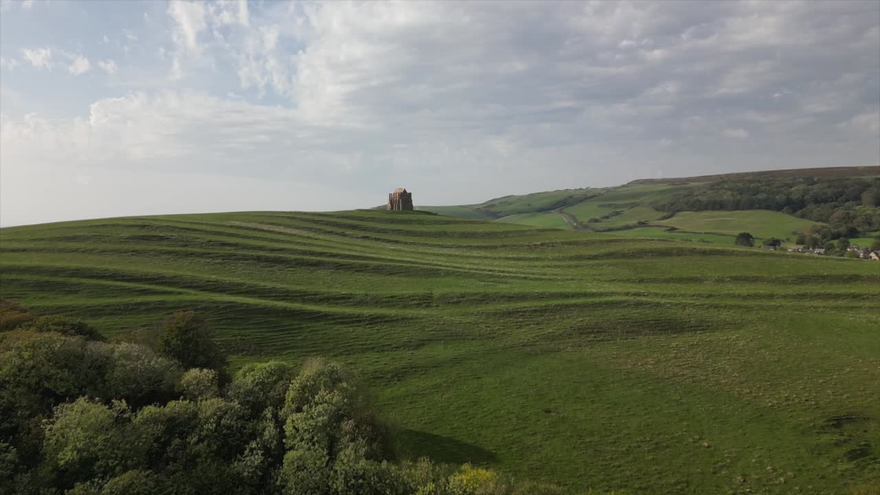 언덕에 교회의 설정 샷