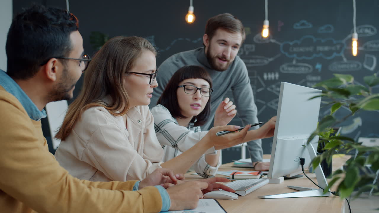 reunión de equipo en una oficina moderna