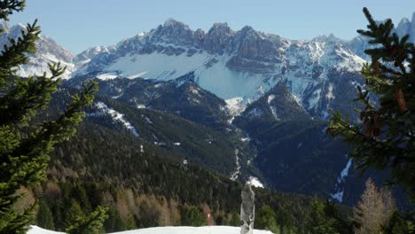 impresionantes vistas de los dolomitas en invierno desde la zona montañosa de plose cerca de brixen, tirol del sur, italia