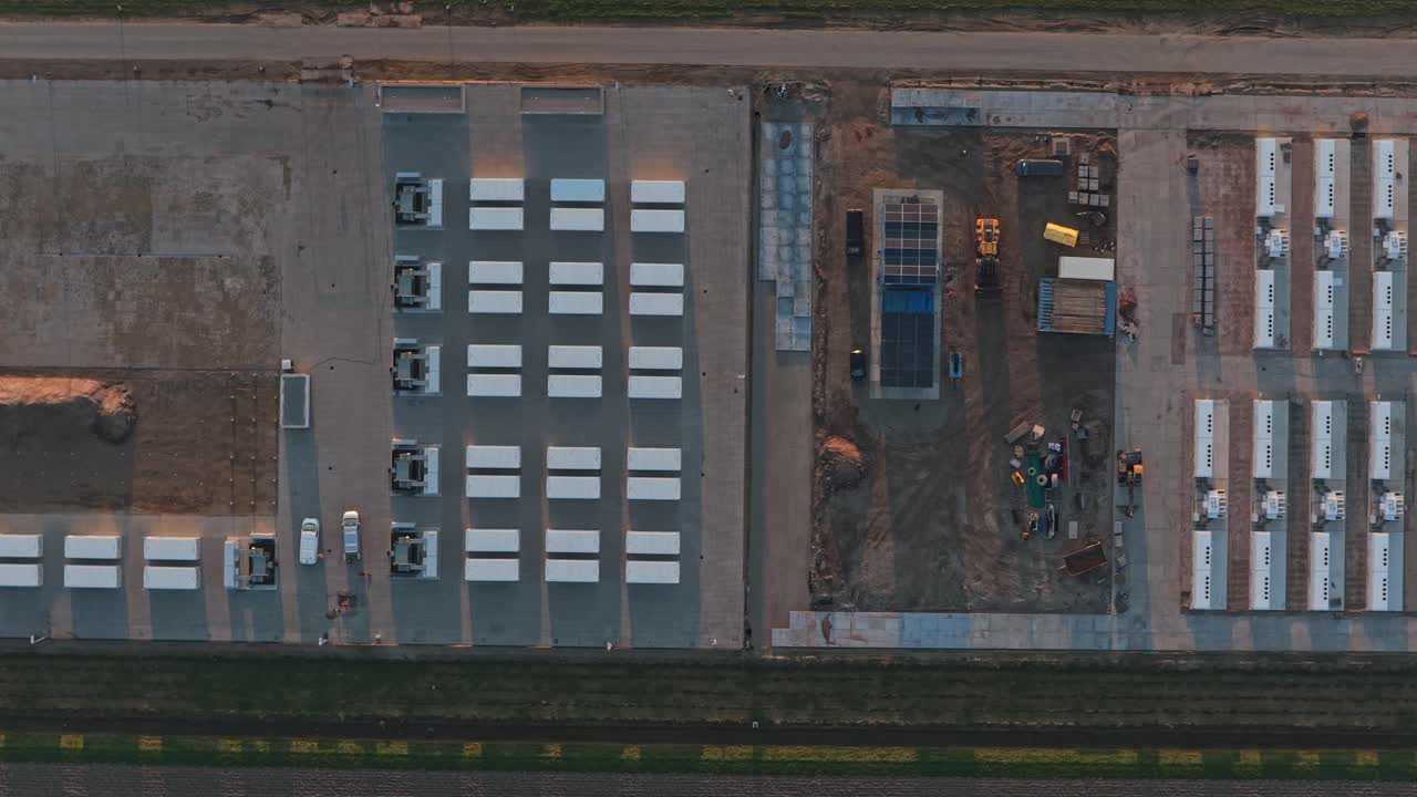 Luftfoto af batterienergilagringssystem under opførelse
