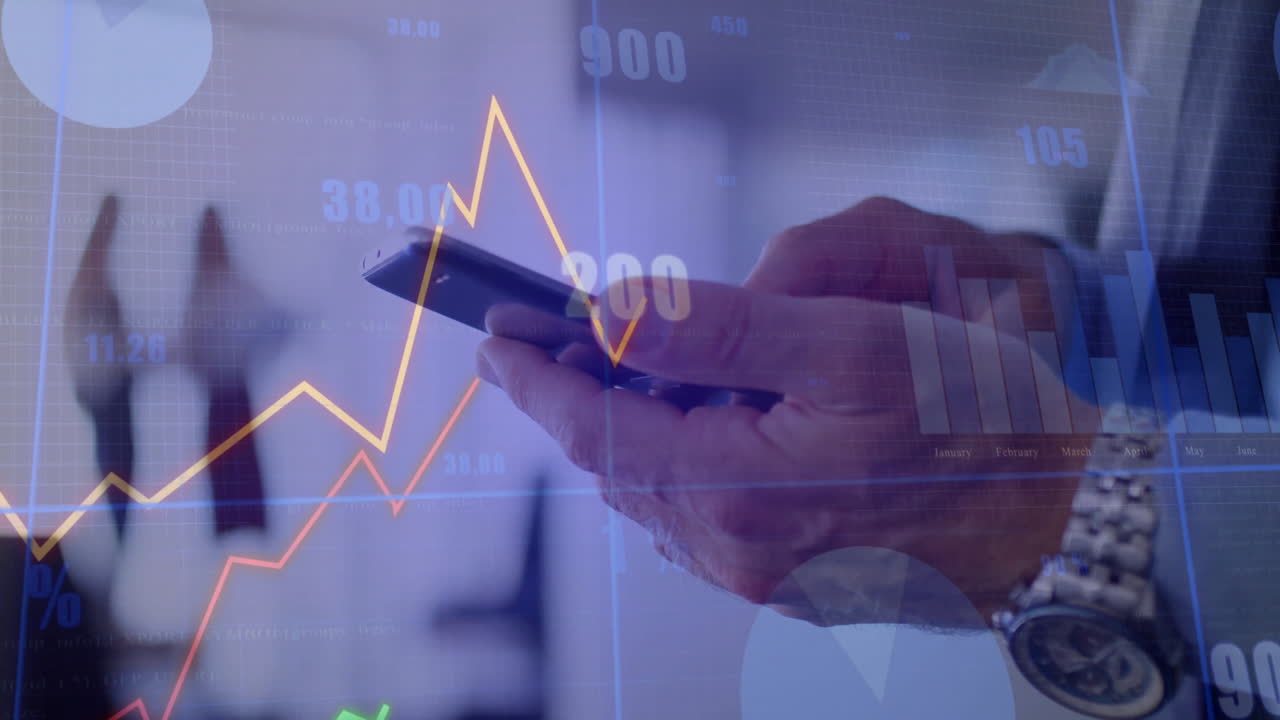 animación del procesamiento de datos financieros sobre un hombre caucásico que usa un teléfono inteligente