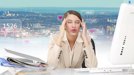 animación de un cansado hombre de negocios caucásico en la oficina sobre datos de redes sociales y paisaje urbano