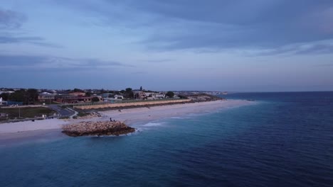 Sun-fades-over-the-Indian-Ocean-coastline-at-Quinns-Rock-Beach,-Australia