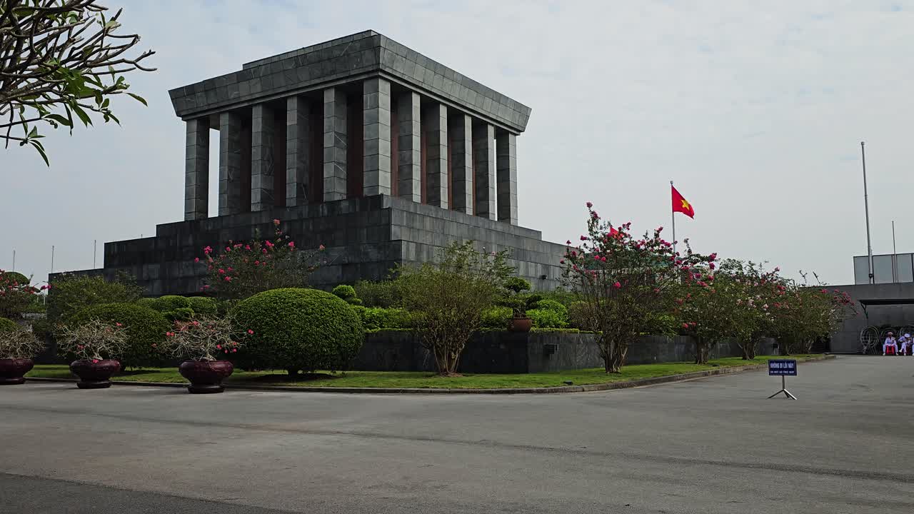 베트남 하노이의 바딘 광장에 있는 호치민 묘지. -  아웃