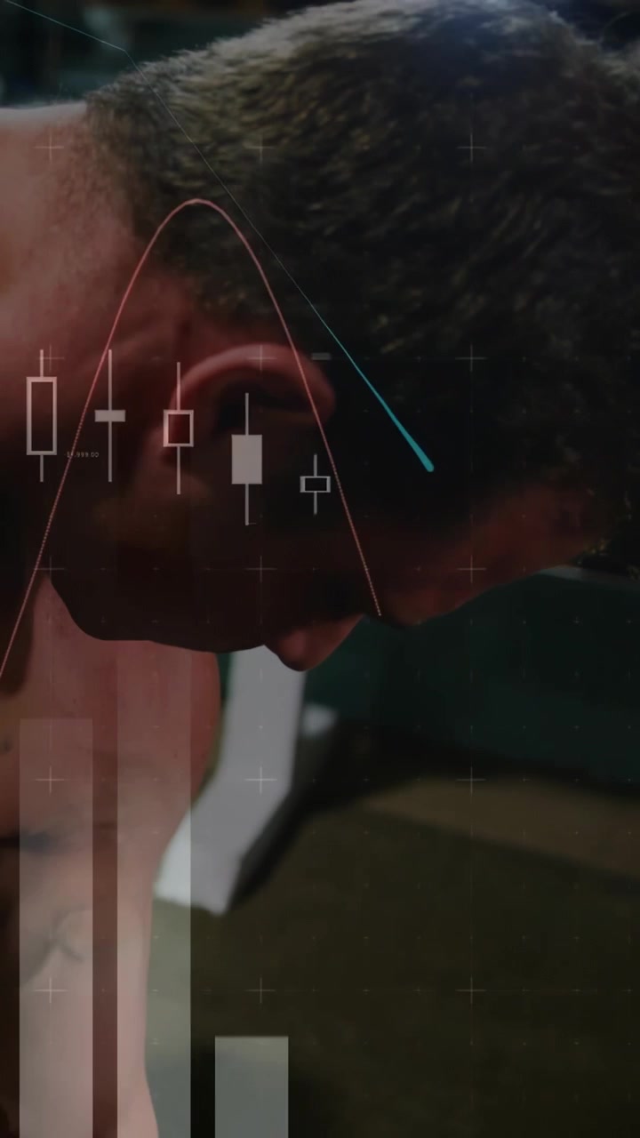 Video verticale: Mano che afferra un peso, uomo che esegue un rematore per i muscoli mentre un grafico finanziario si sovrappone all'inquadratura.