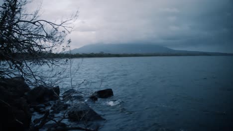 Madrugada-Nublada-A-Orillas-Del-Volcán