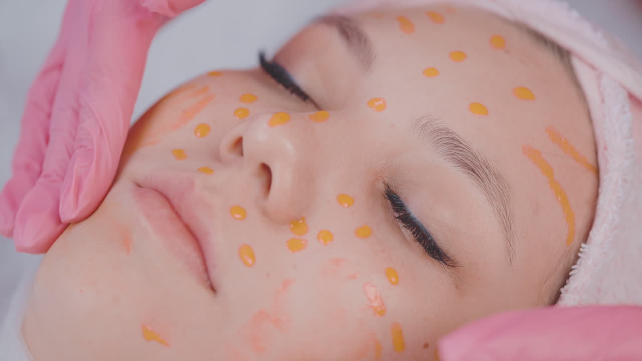 세럼으로 얼굴 치료