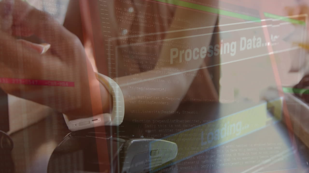 스마트워치로 지불하는 두 인종 여성에 대한 데이터 처리의 애니메이션