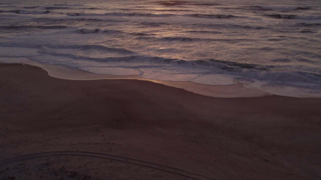 Zachód słońca nad plażą Praia da Areeira, Portugalia, Leiria