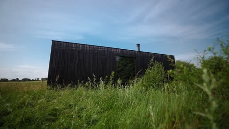 Hütte-In-Der-Natur-Zeitlupe-Enthüllt-Langsam-Irland-02