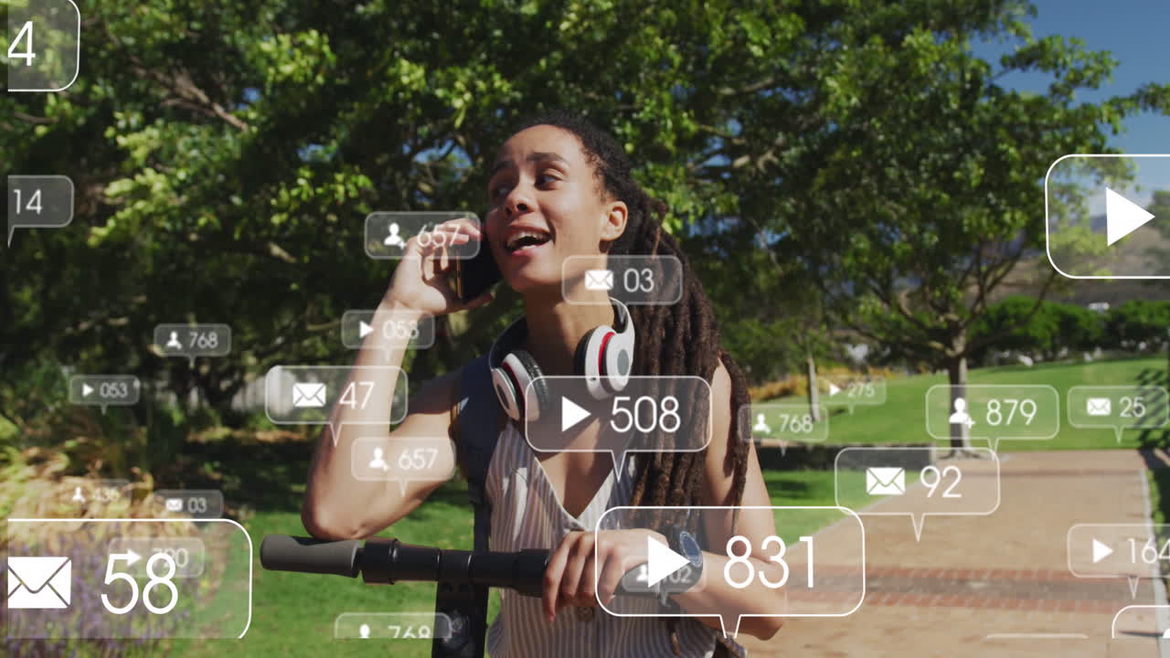 animación del procesamiento de datos de las redes sociales sobre mujeres biraciales que usan teléfonos inteligentes en la ciudad