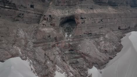 vuela lejos en la playa de dunas de arena de arher en la isla de socotra, yemen