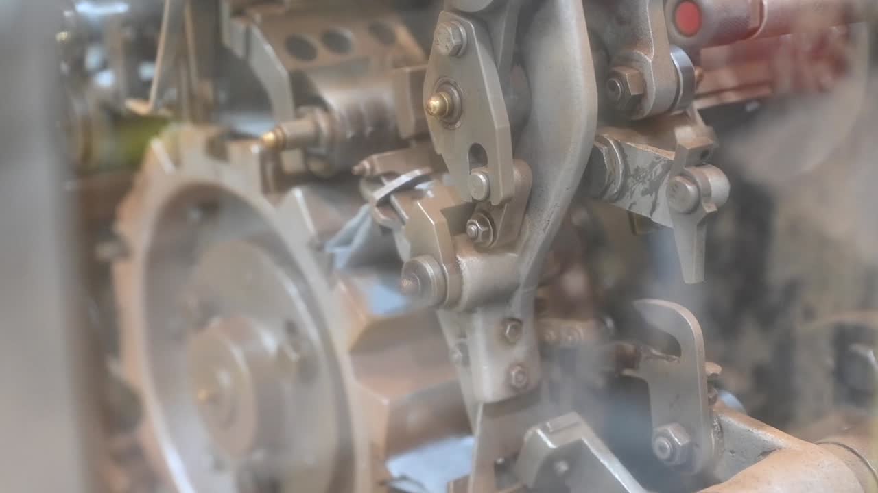 차 가방 포장 과정, 검은 차는 차 생산 시설에서 생산됩니다.