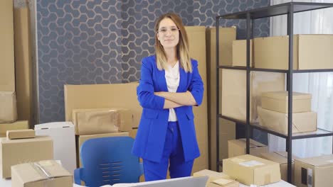 emprendedora exitosa mujer de negocios segura de sí misma.