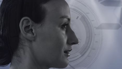 animación del alcance con una red de conexiones sobre el rostro de la mujer
