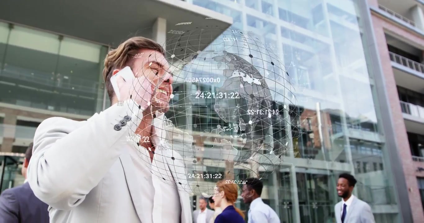 Mann telefoniert geschäftlich außerhalb des Büros und aktiviert einen rotierenden Daten-Globus, der Statistiken anzeigt.